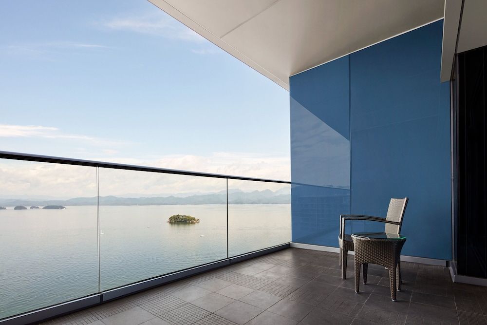 Premium Room, 1 King Bed, Lake View