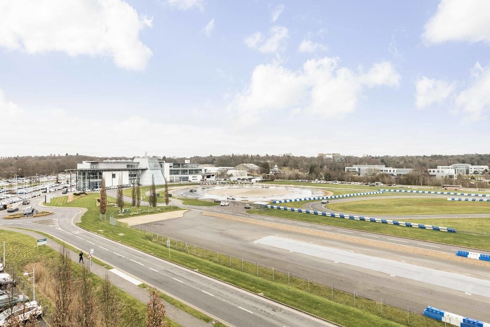 Brooklands Hotel Deluxe Room (Track Facing) 4