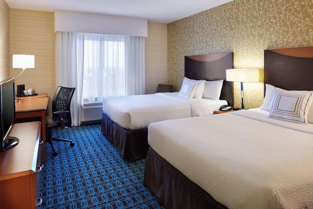 Room, 2 Queen Beds (Mobility/Hearing Accessible, Tub)