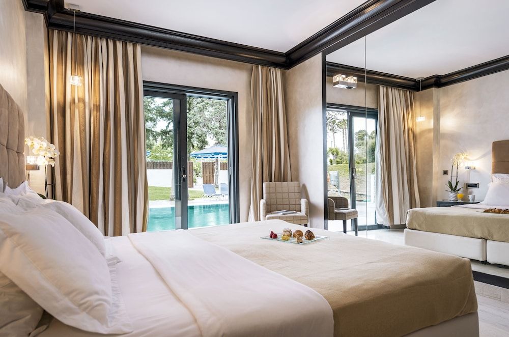 Twin Room (Sharing Pool)