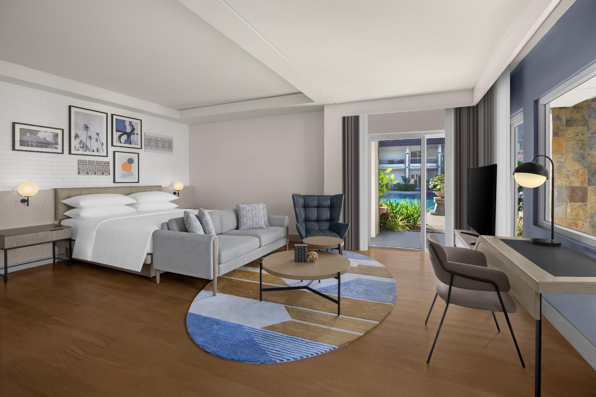 Suite, 1 King, Balcony