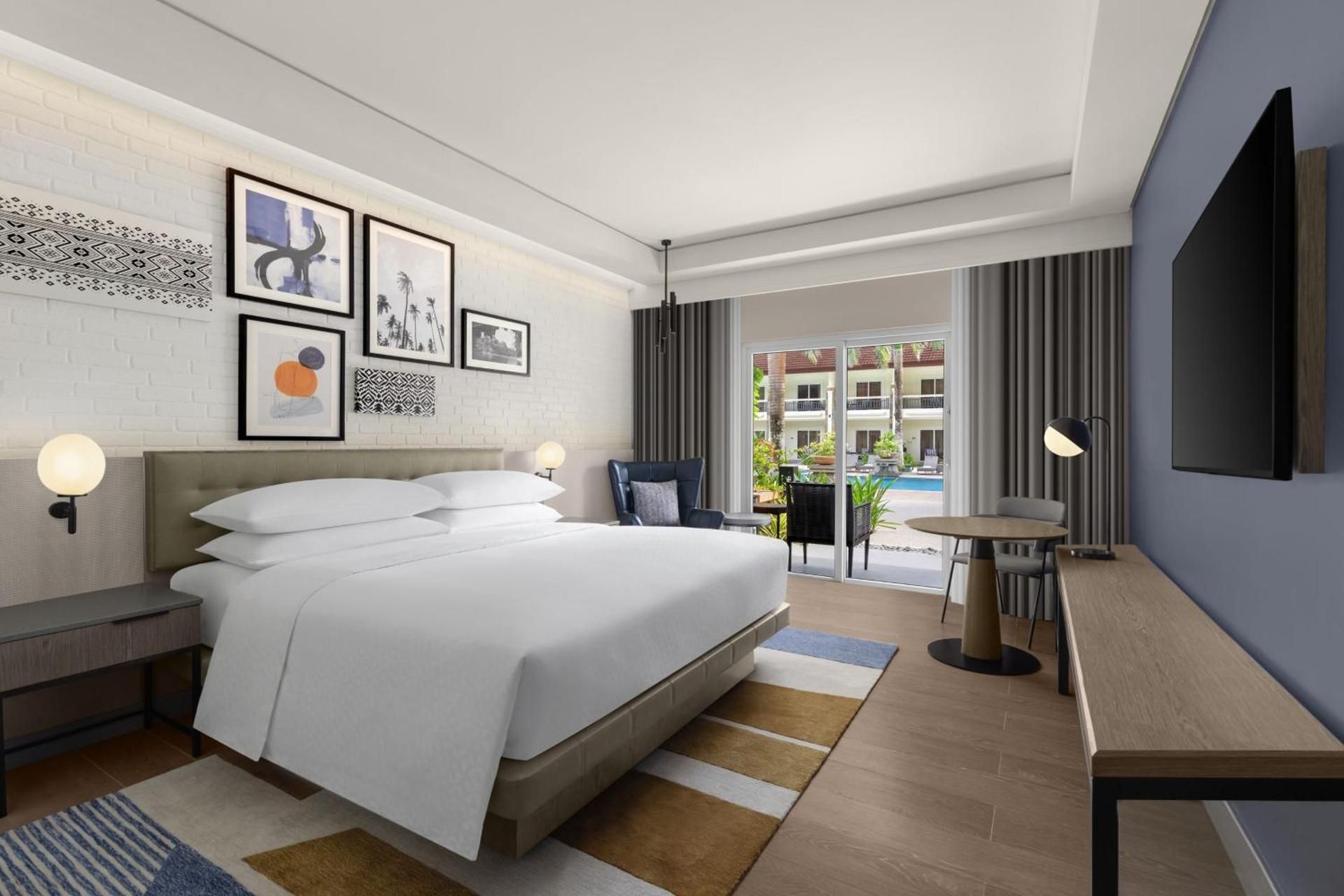 Superior King Room with Pool View