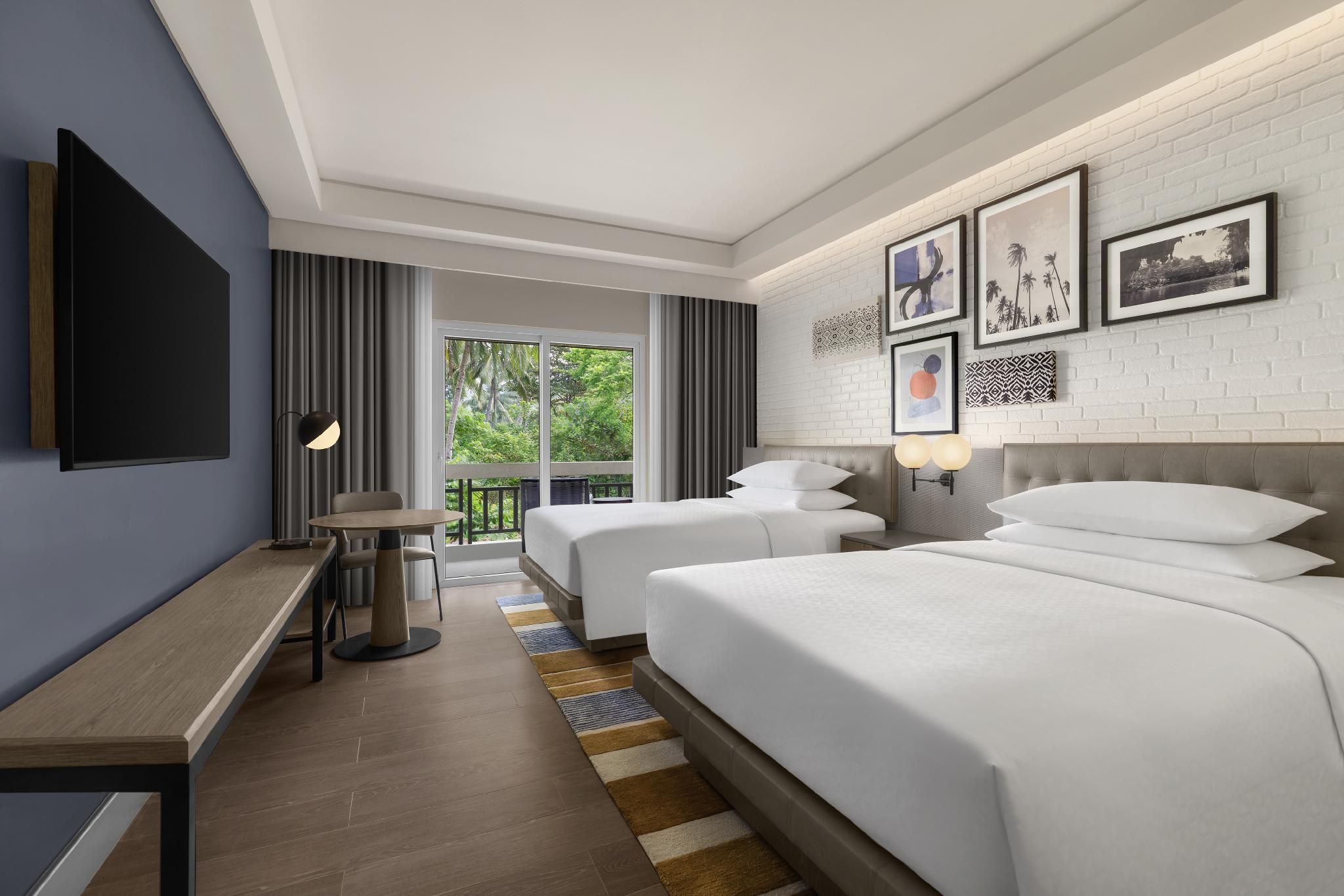 Deluxe, Guest room, 2 Double, Garden view, Balcony