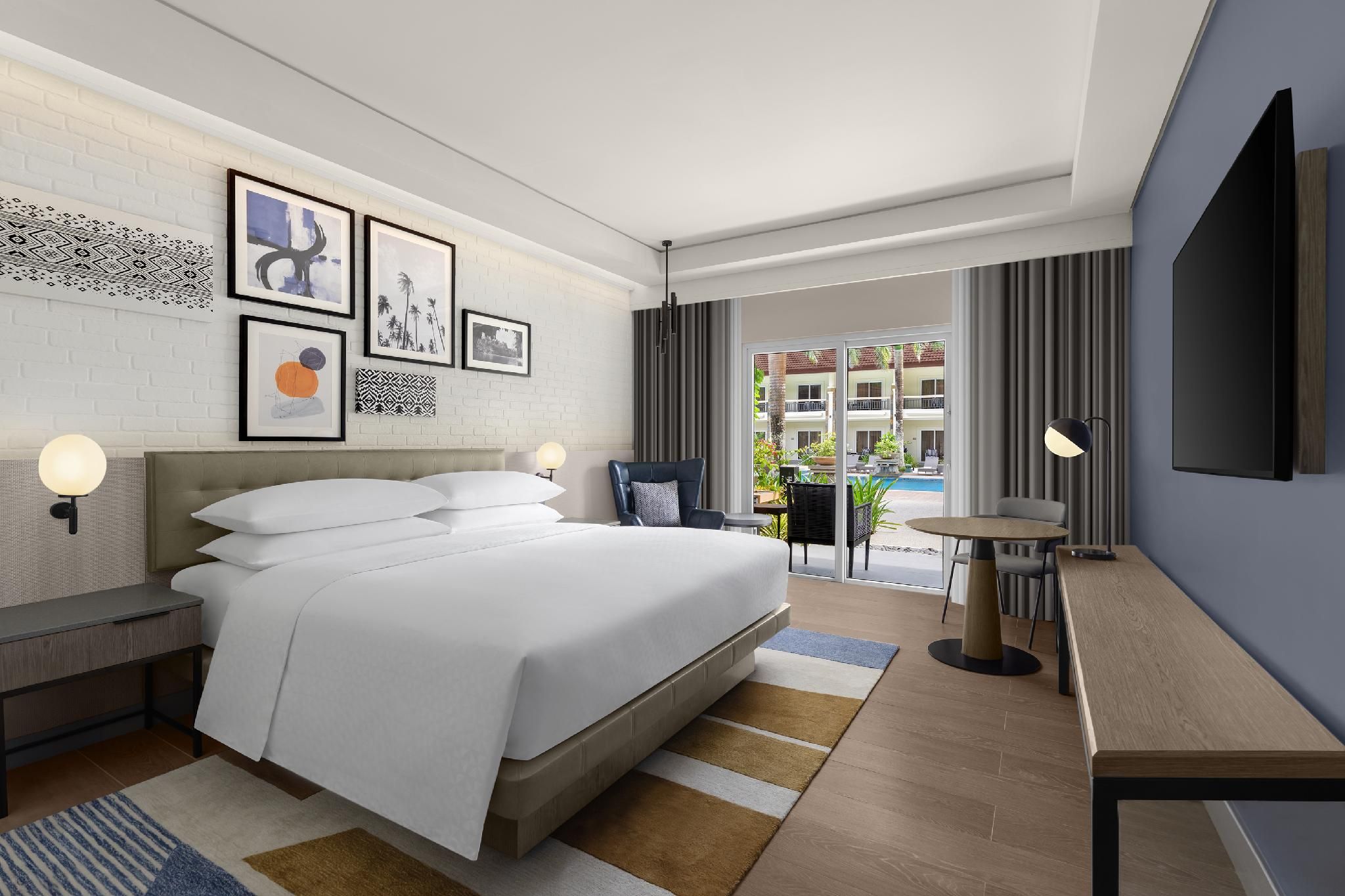 Superior, Guest room, 1 King, Pool view, Balcony