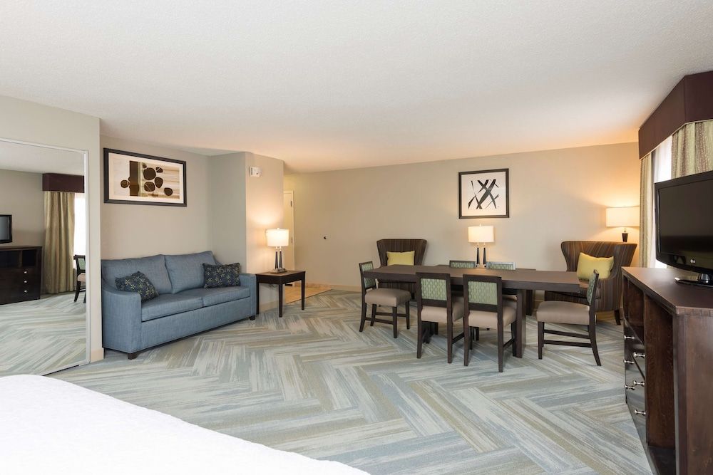 Studio, 1 King Bed, Accessible (Mobility & Hearing, 3x3 Shower)