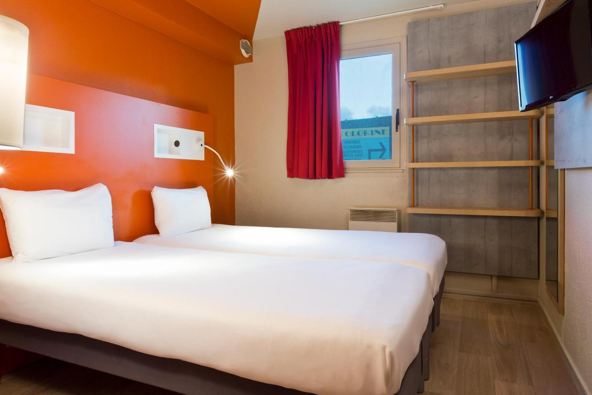 Twin - Room with twin beds.