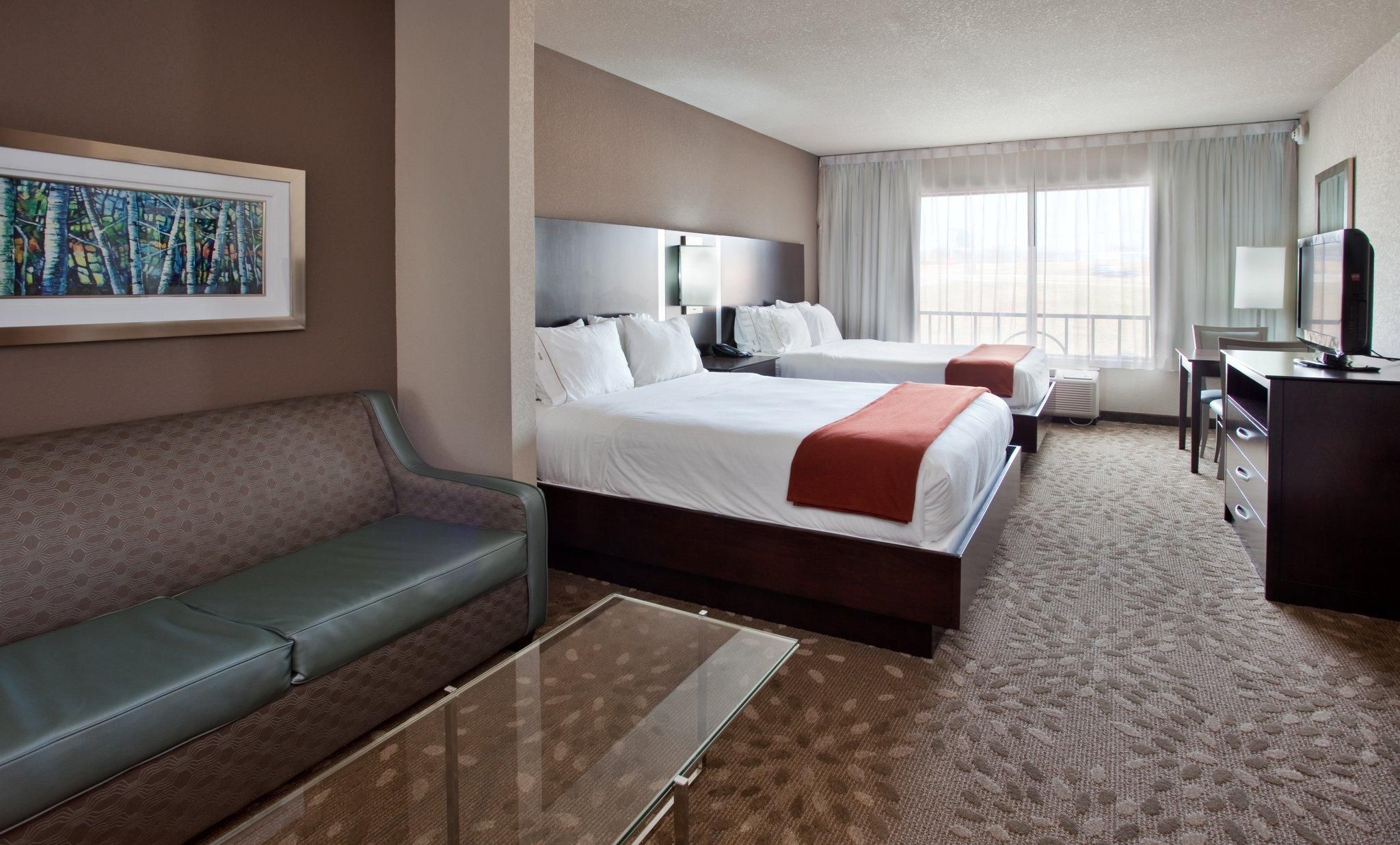 2 Queen Beds Suite Feature Non-Smoking