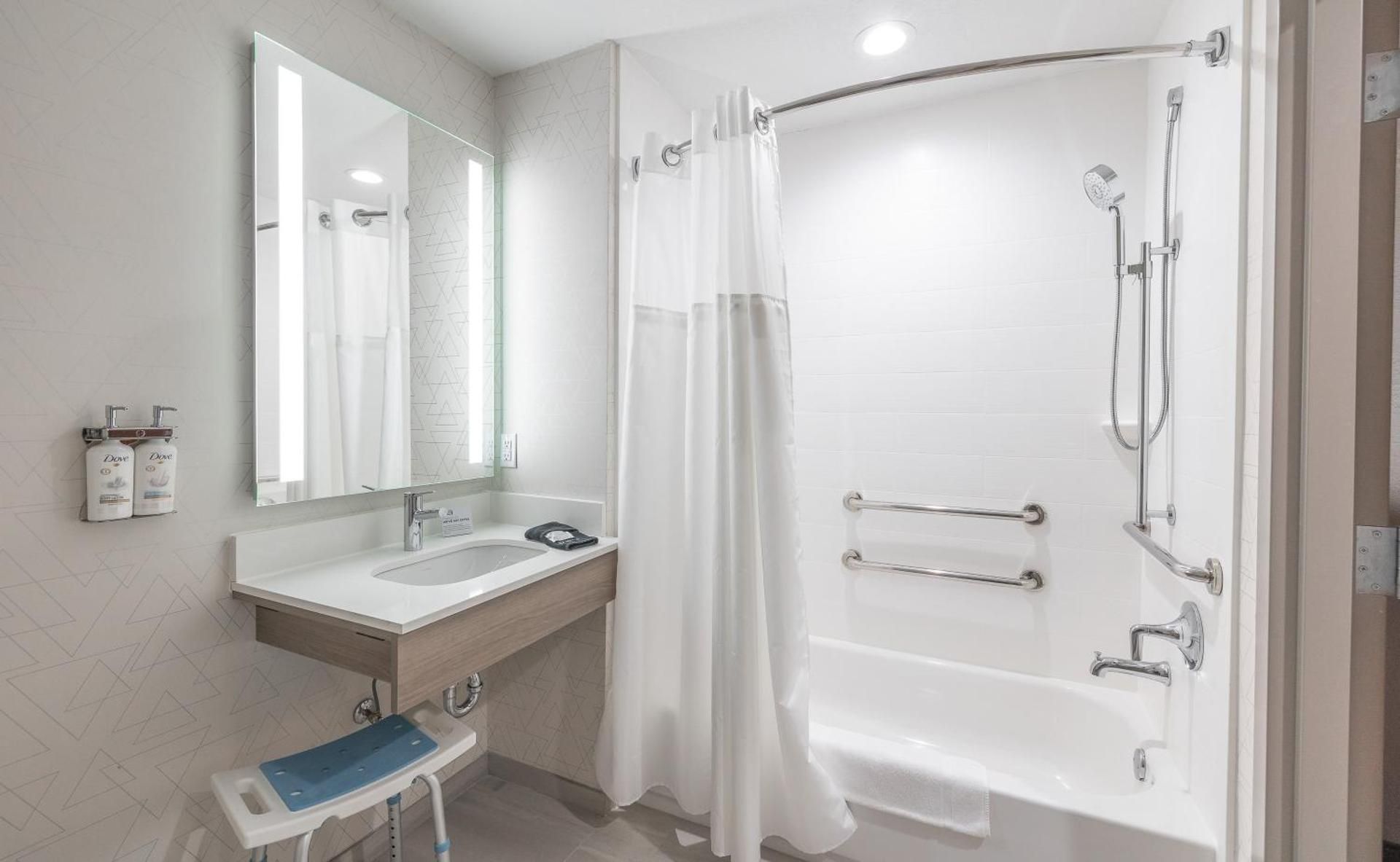 Queen Room with Two Queen Beds - Disability Access with Bath Tub