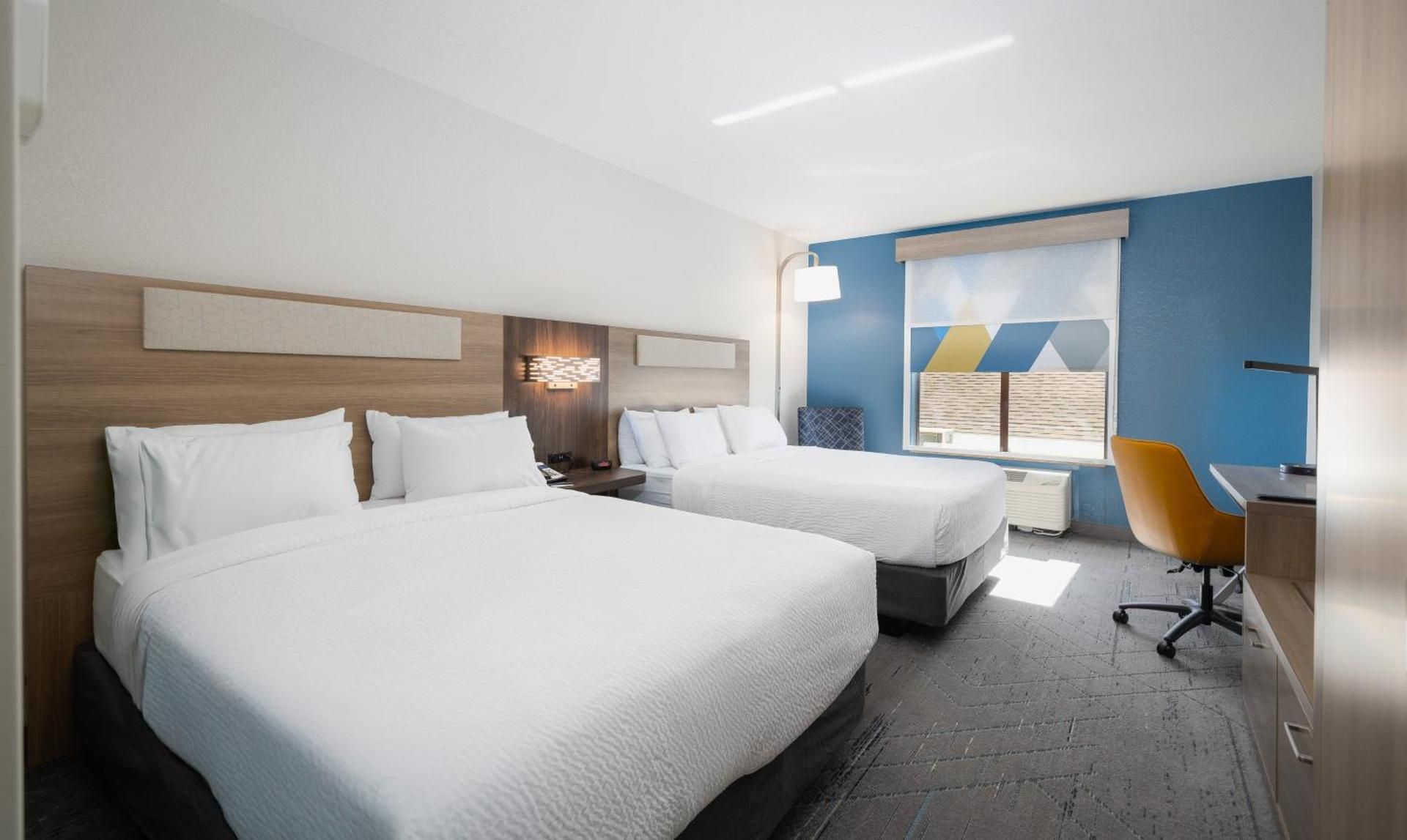 Queen Room with Two Queen Beds - Disability Access with Bath Tub