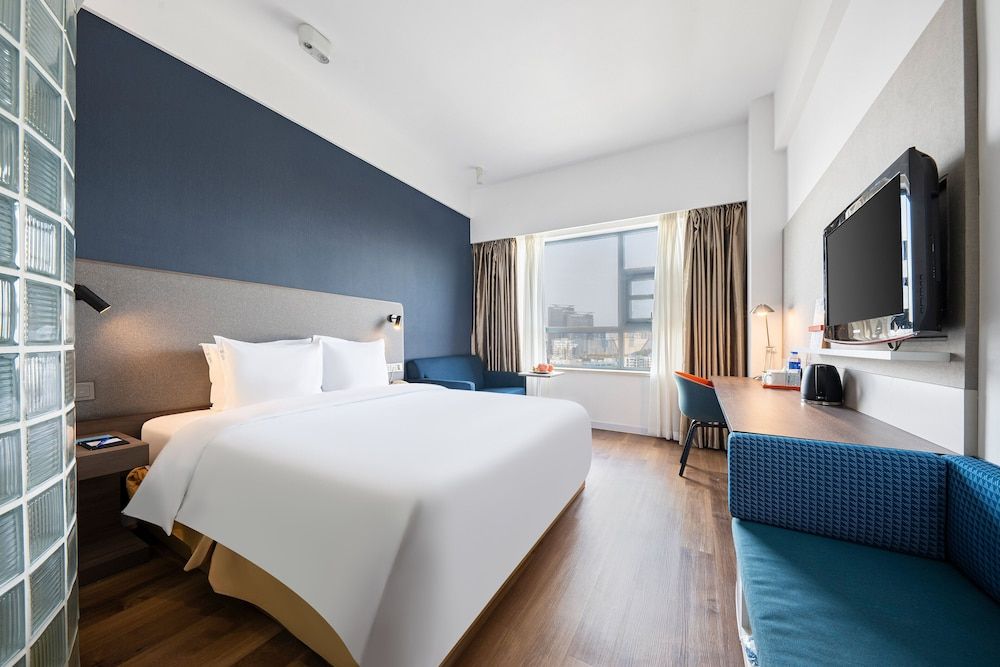 Standard Room, 1 Queen Bed