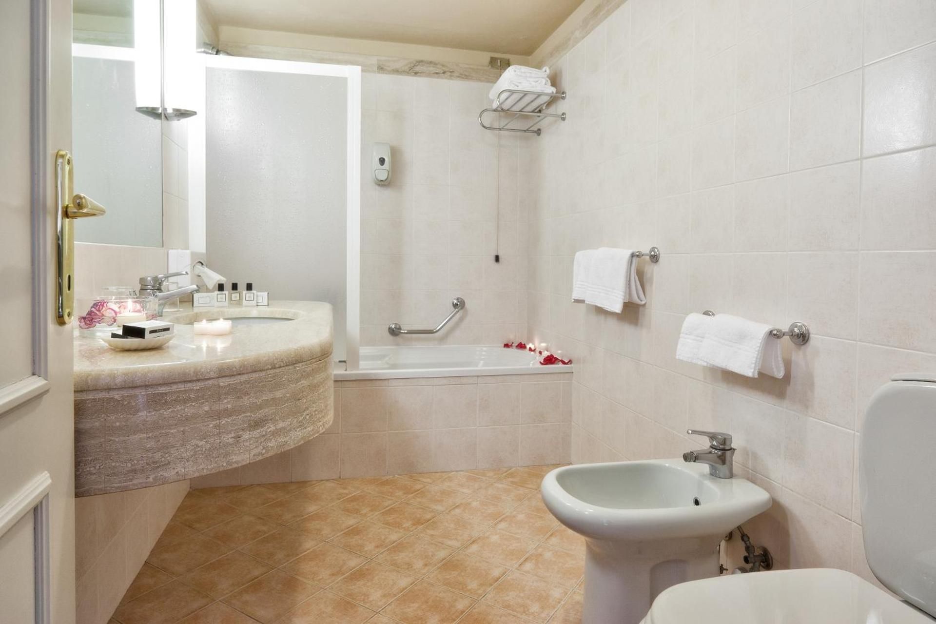 Hotel Ercolini e Savi Classic Triple Room 2