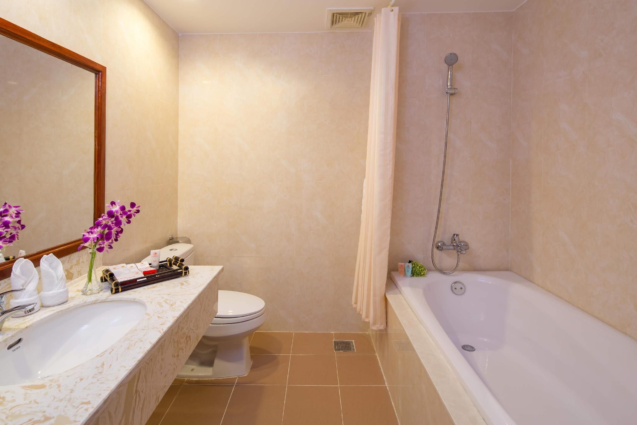 Deluxe Hill View Twin Room