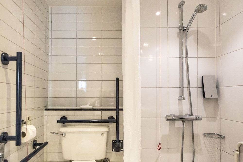 Holiday Inn Express Colchester by IHG Standard Room, 1 Double Bed, Accessible 8