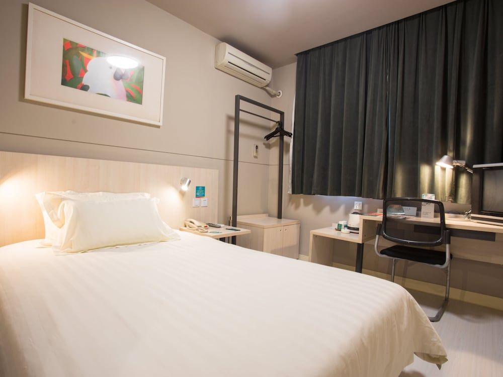 undefined Jinjiang Inn Shenzhen Airport 10