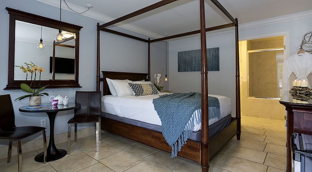 Standard Room, 1 Queen Bed, Jetted Tub, Lakeside