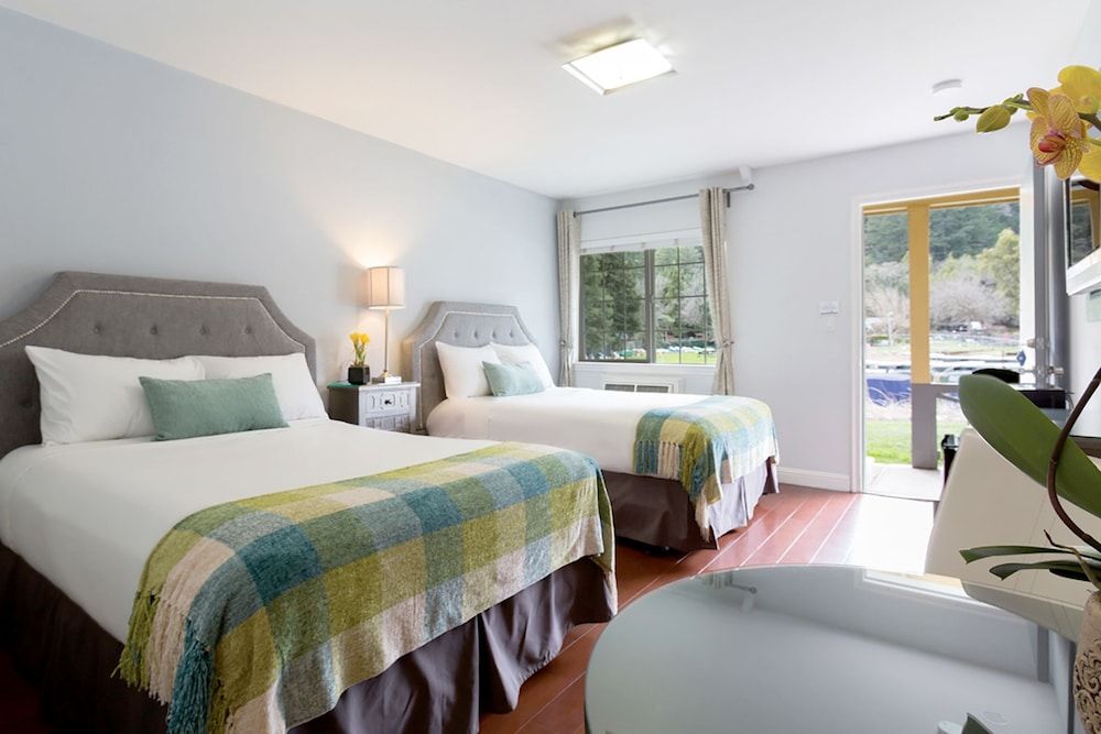 Standard Room, 2 Double Beds, Refrigerator & Microwave, Lakeside