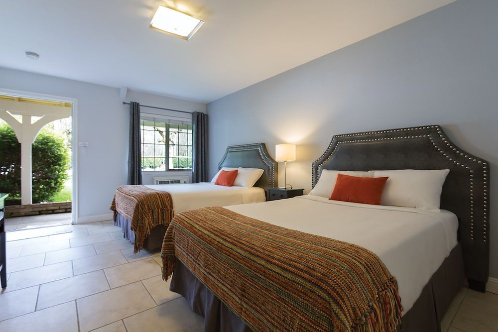 Standard Room, 2 Double Beds, Refrigerator & Microwave, Mountainside