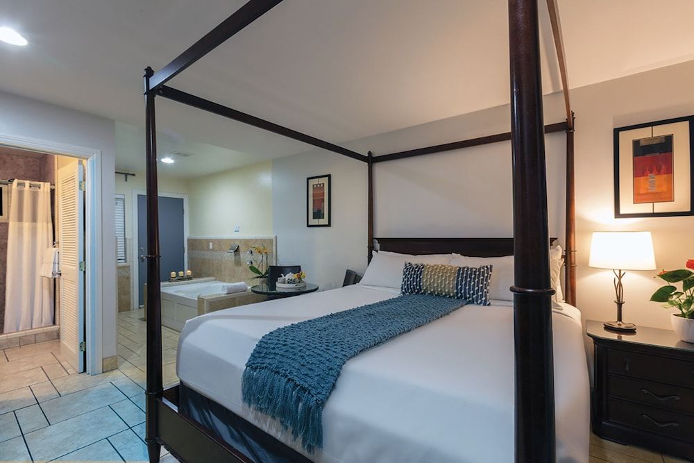 Deluxe Room, 1 King Bed, Jetted Tub
