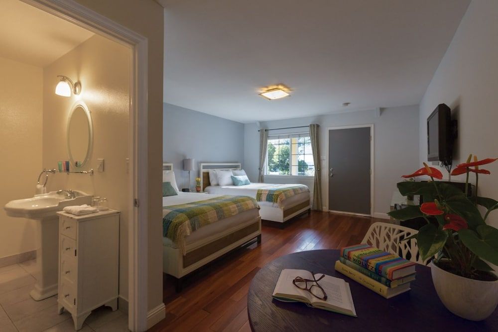 Standard Room, 2 Queen Beds, Lakeside