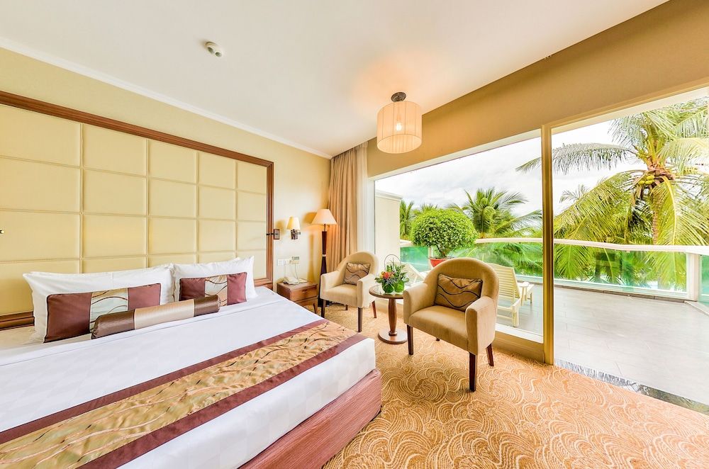 Superior Room, Pool View