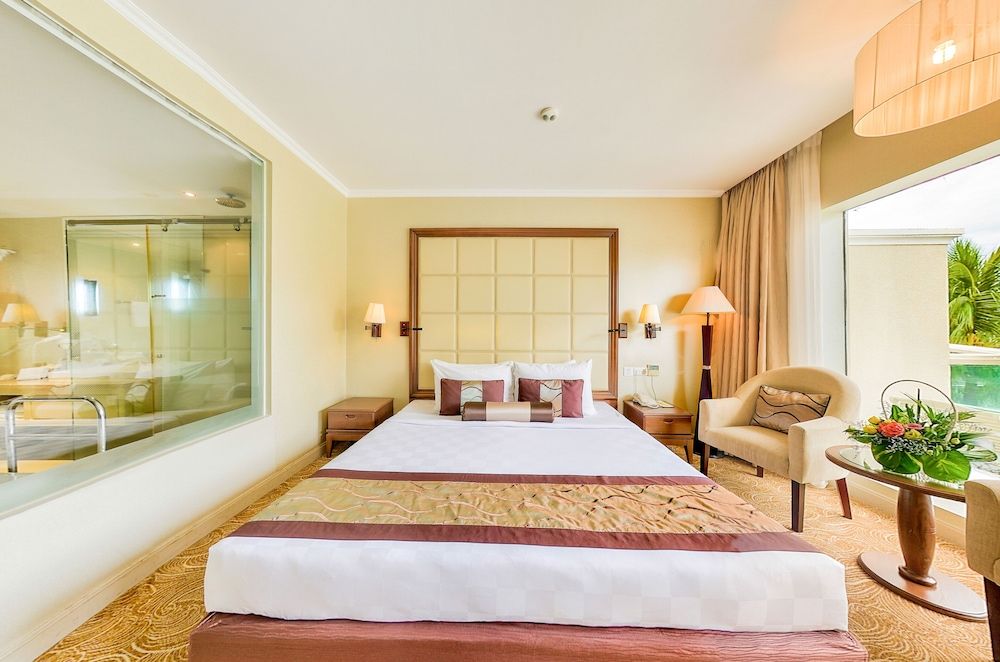 Superior Room, Pool View