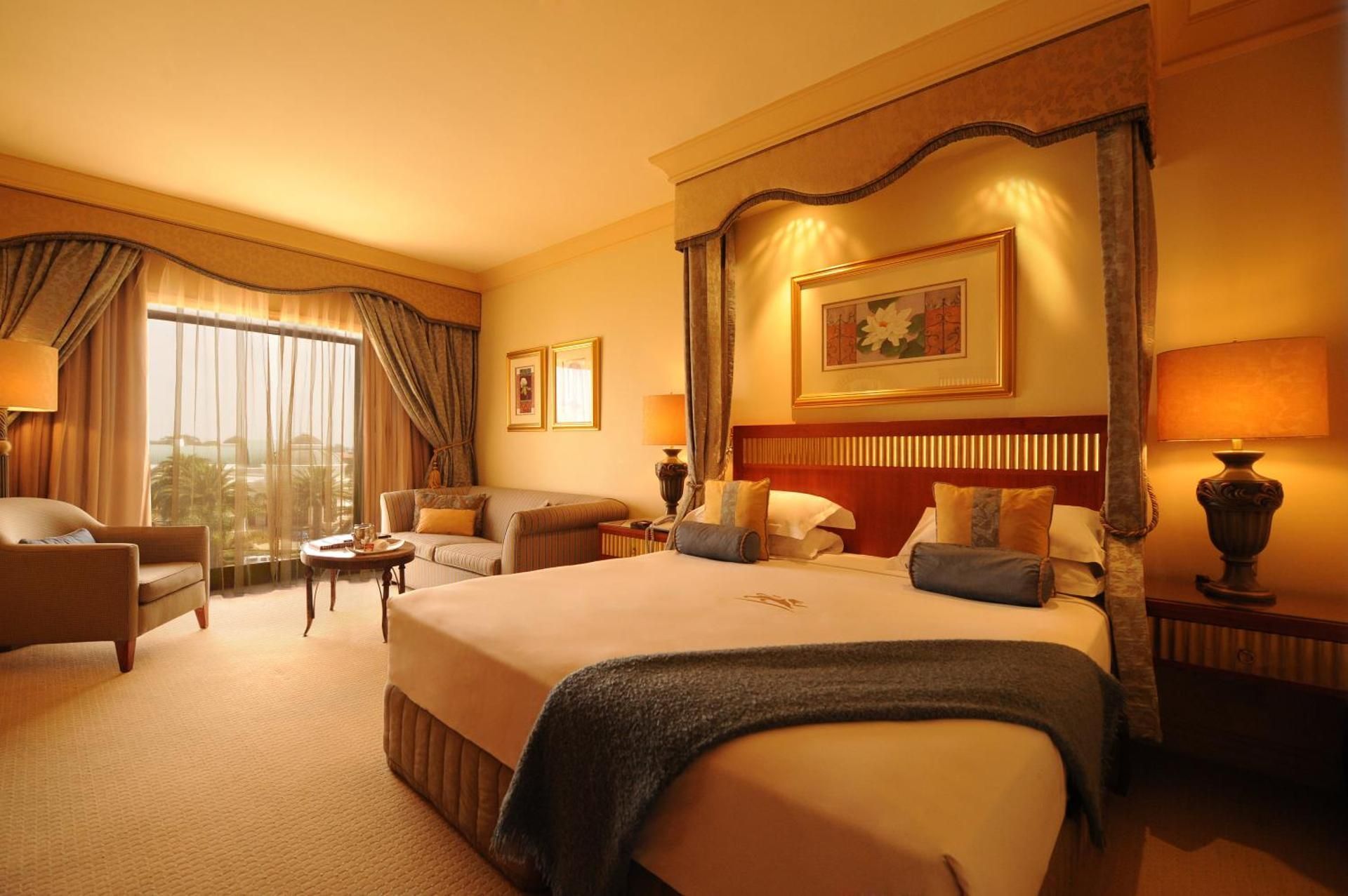 Club Deluxe King Room