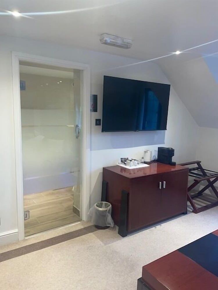 La Fontana Italian Restaurant With Rooms Superior Double Room, Ensuite (Wilson) 8