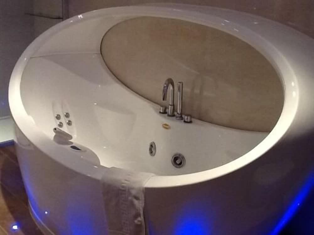 La Fontana Italian Restaurant With Rooms Superior Double Room, Ensuite (Wilson) 4