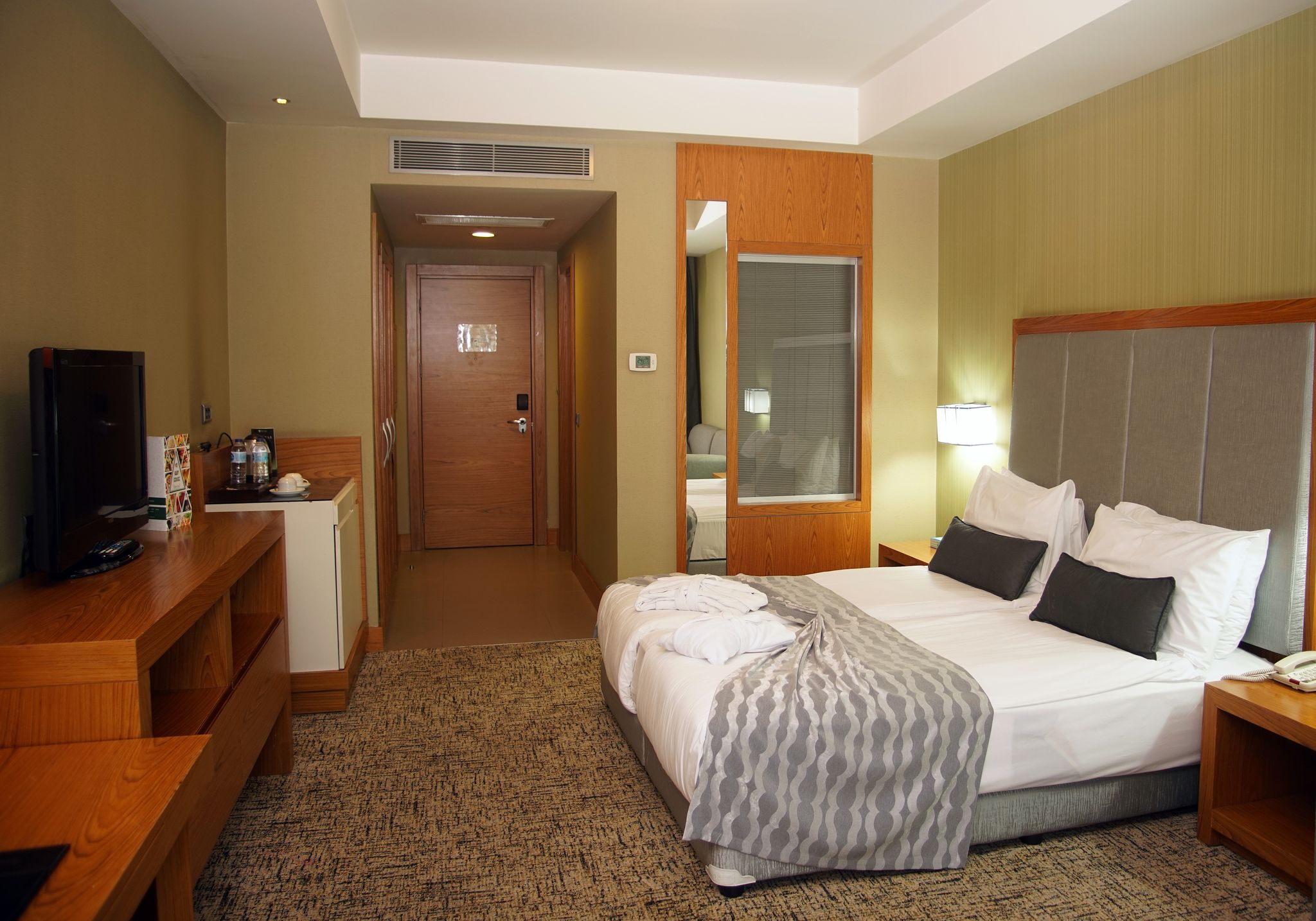 EXCLUSIVE, DOUBLE BED, CITY VIEW