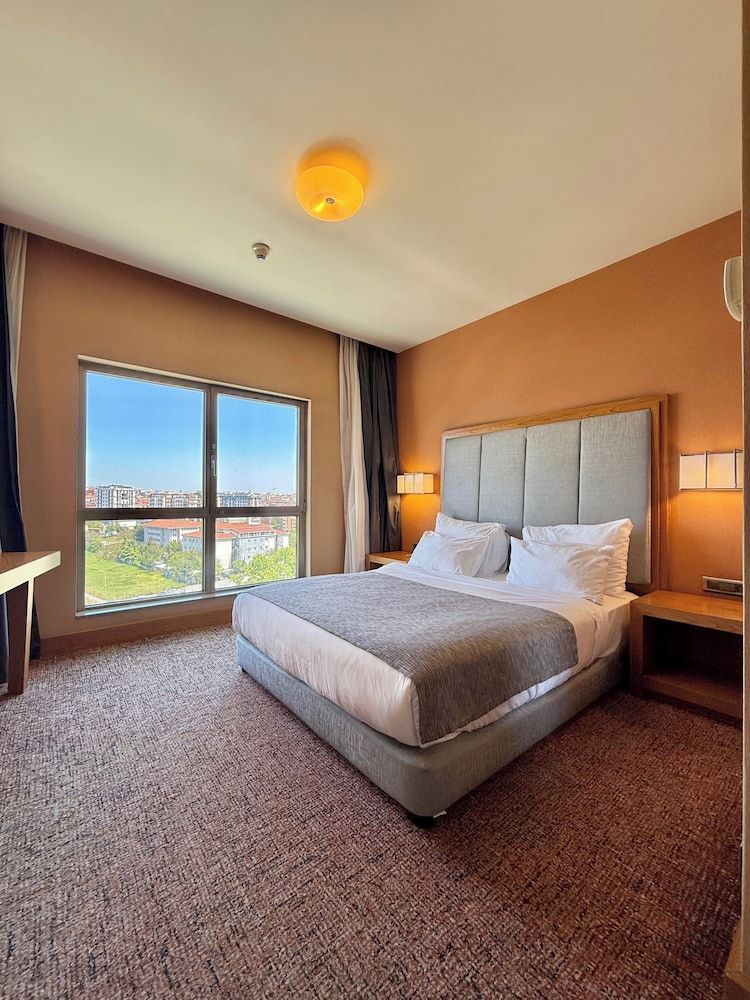The Green Park Pendik Standard Double Room, City View 2
