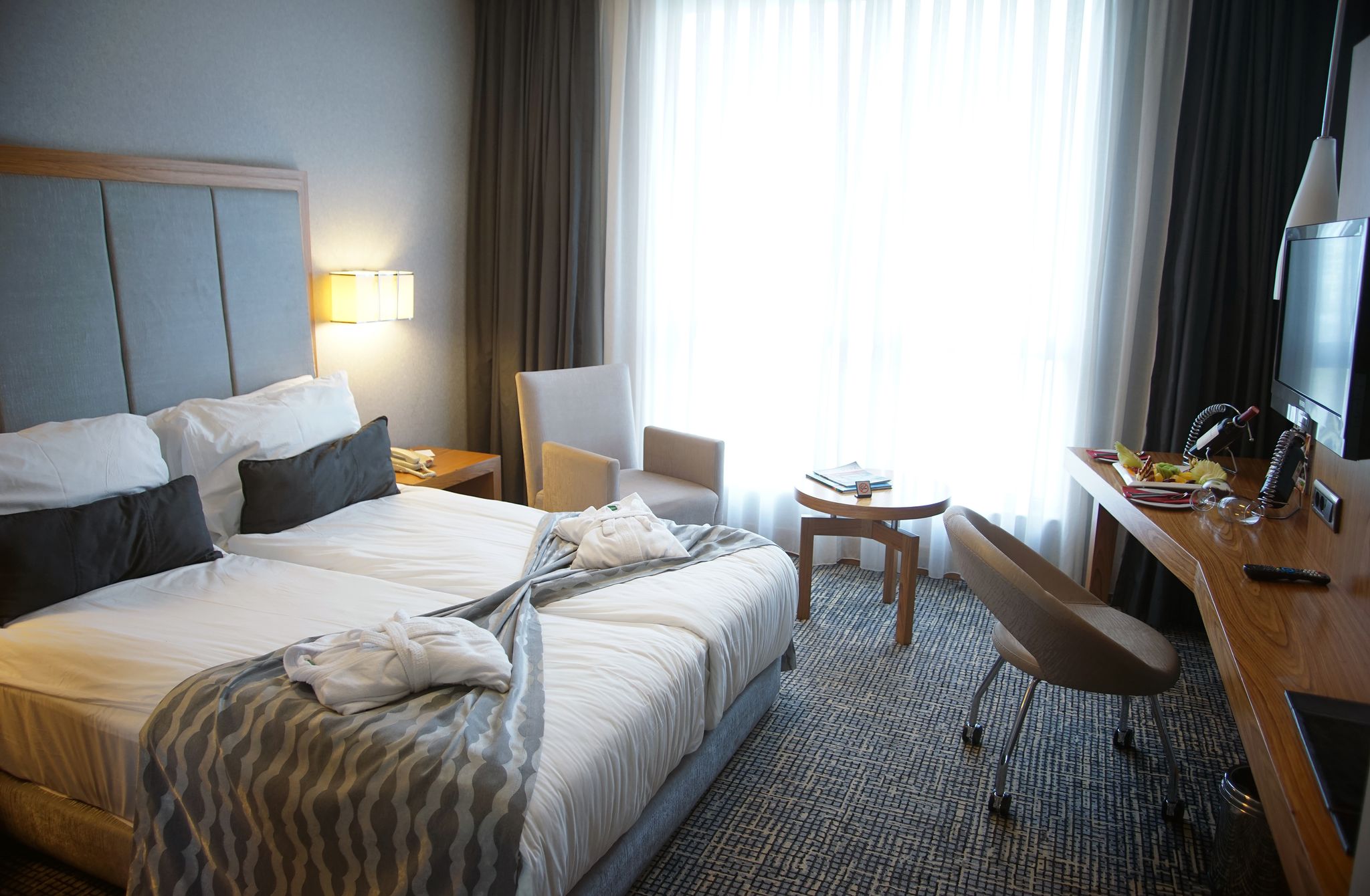 EXCLUSIVE, DOUBLE BED, CITY VIEW
