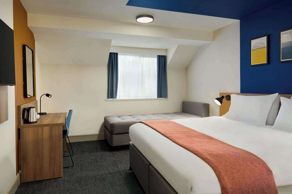 Room (Standard King)