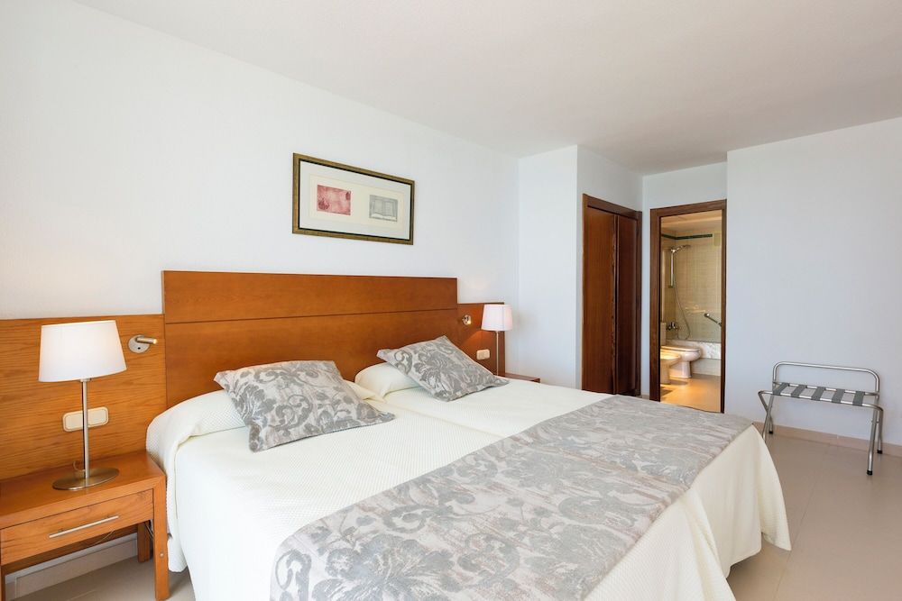 Standard apartment, 2 rooms, balcony (3 adults + 3 children)