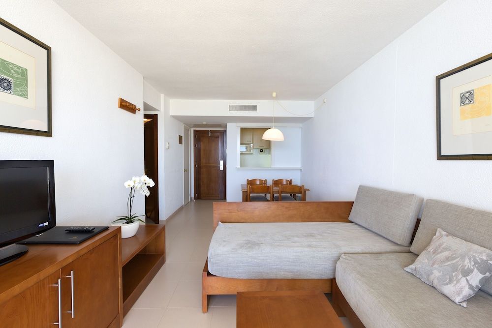 Standard apartment, 2 rooms, balcony (3 adults + 3 children)