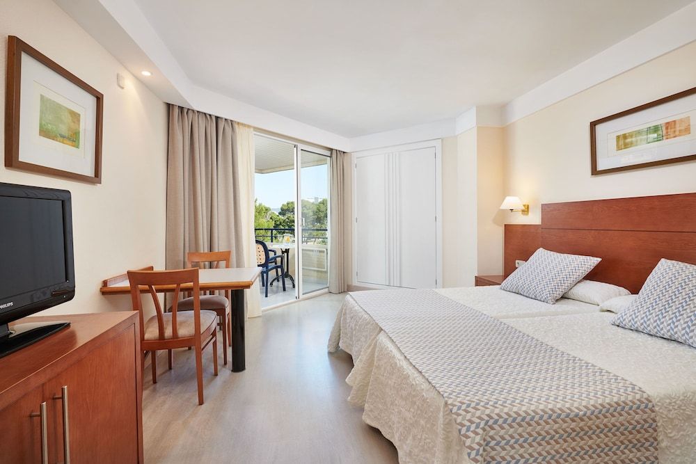 Standard Studio (2 adults)