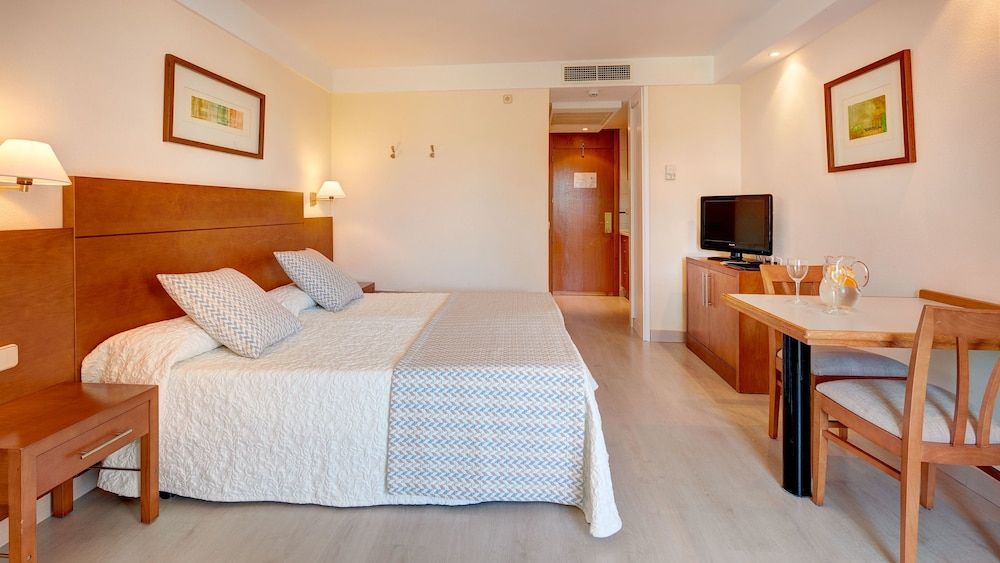 Standard Studio (2 adults)