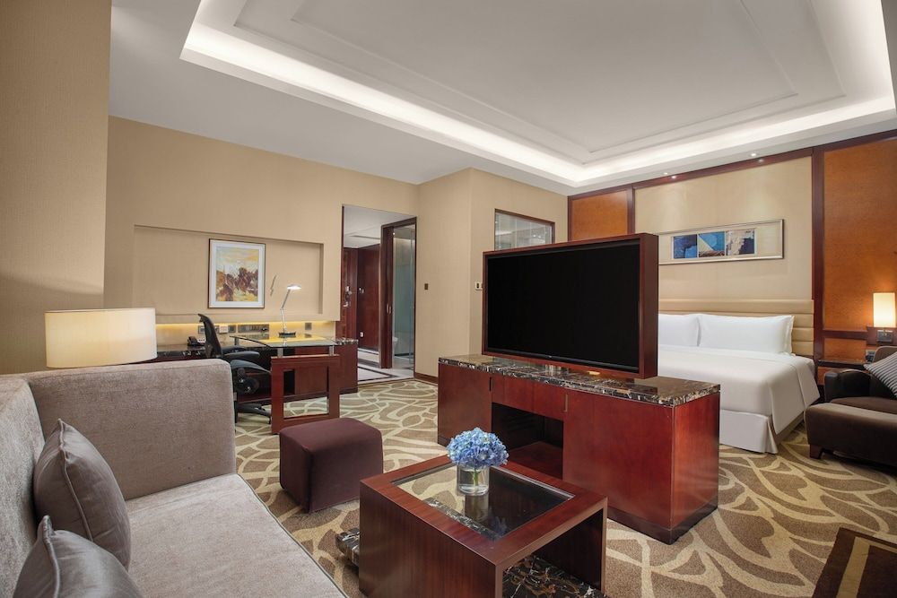 Crowne Plaza Tianjin Binhai Center by IHG Junior Suite, 1 King Bed 4