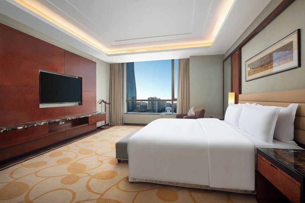 Crowne Plaza Tianjin Binhai Center by IHG Room, 1 King Bed (Binhai) 2
