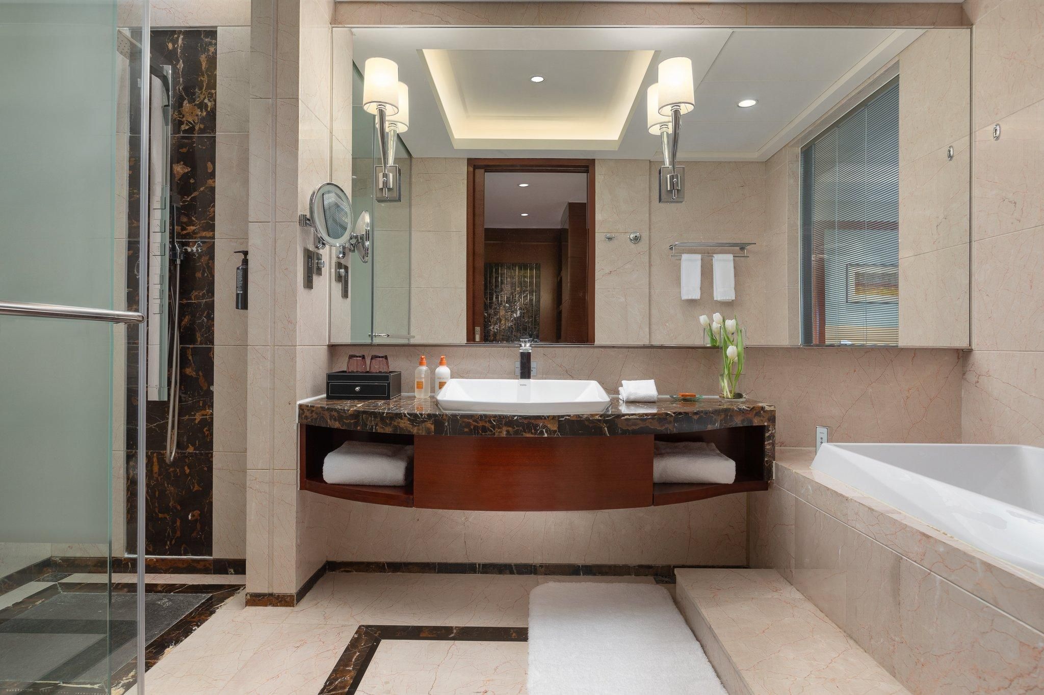 1 King Junior Suite