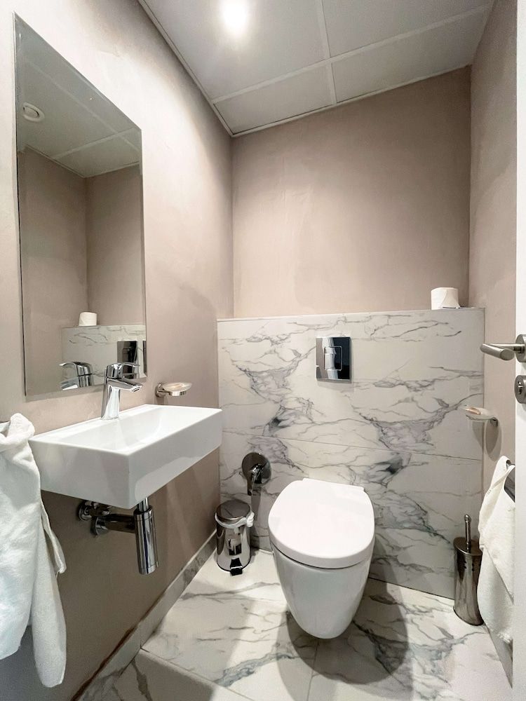 INTERNATIONAL Hotel Casino & Tower Suites Deluxe Double or Twin Room with Resort View - Wellness package 7