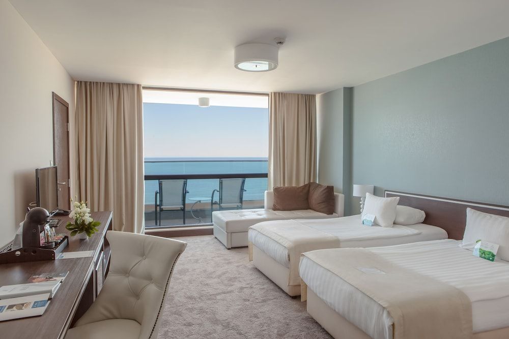 INTERNATIONAL Hotel Casino & Tower Suites Executive Room with Balcony and Executive Lounge Access - Wellness package 3