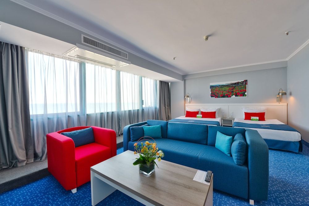 INTERNATIONAL Hotel Casino & Tower Suites Deluxe Double or Twin Room with Resort View - Wellness package 12