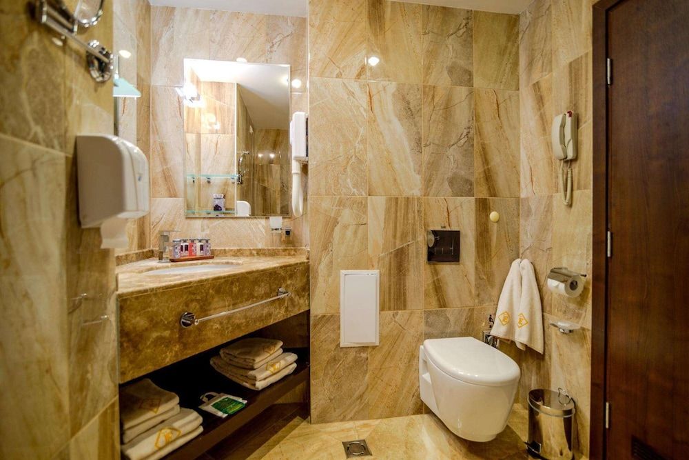 INTERNATIONAL Hotel Casino & Tower Suites Executive Room with Balcony and Executive Lounge Access - Wellness package 5