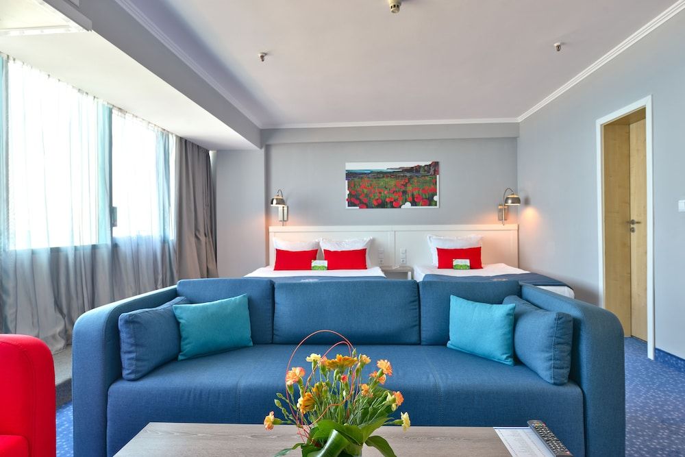 INTERNATIONAL Hotel Casino & Tower Suites Deluxe Double or Twin Room with Resort View - Wellness package 2