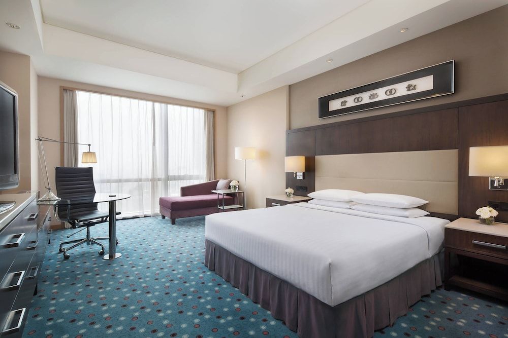 King Room, Smoking Allowed, City View