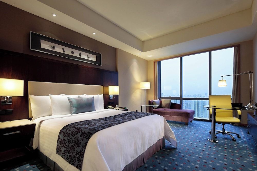 Executive Premier, King, City View