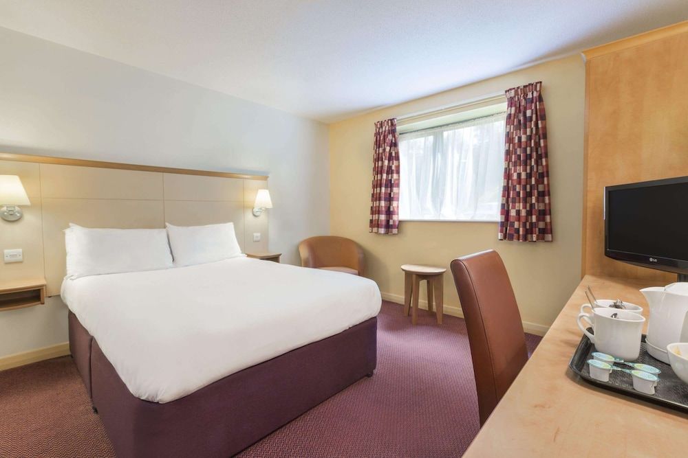 Days Inn by Wyndham Winchester M3 Room, 1 Double Bed, Accessible, Non Smoking