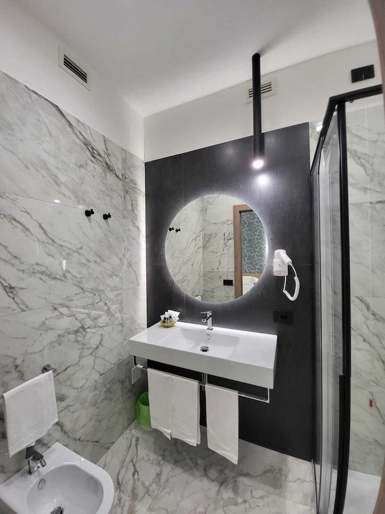 Hotel Maiuri Superior Triple Room 5