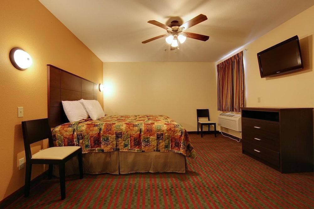 Guest Inn San Benito Harlingen Family Suite, Non Smoking, Kitchenette