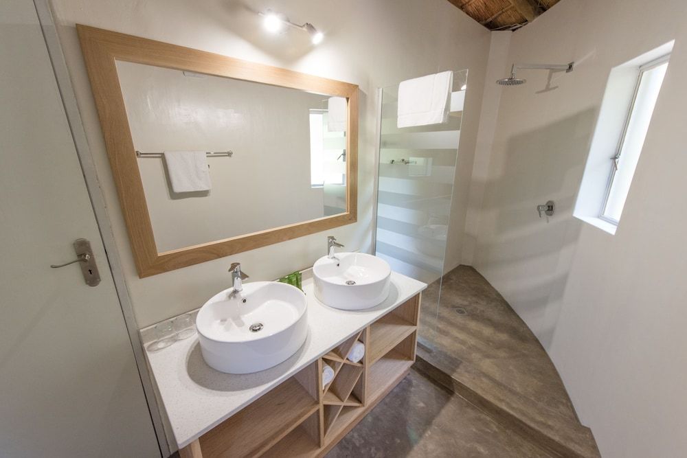 Sefapane Lodges and Safaris Standard Rondavel 7